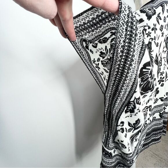 Vince Camuto Tropical Bird Floral Wrap Kimono With Tassels OSFM - Picture 4 of 8